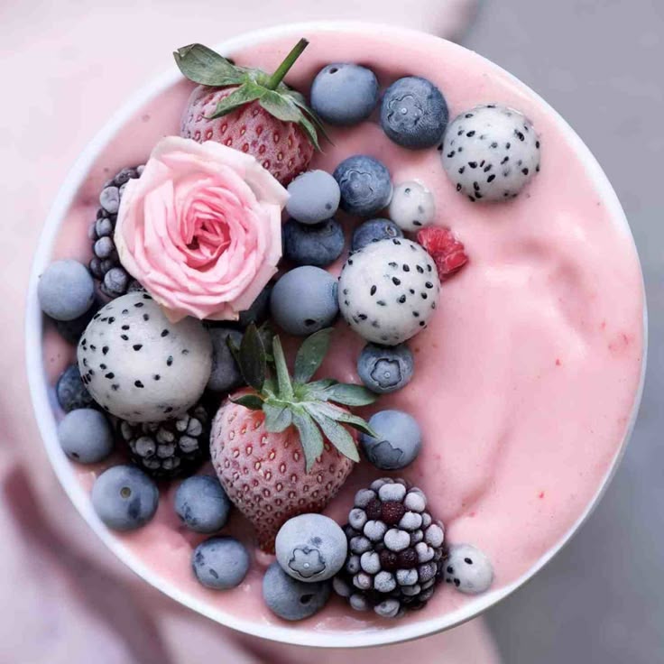 Kid-Friendly Strawberry Smoothie Bowls & Top Customization Ideas